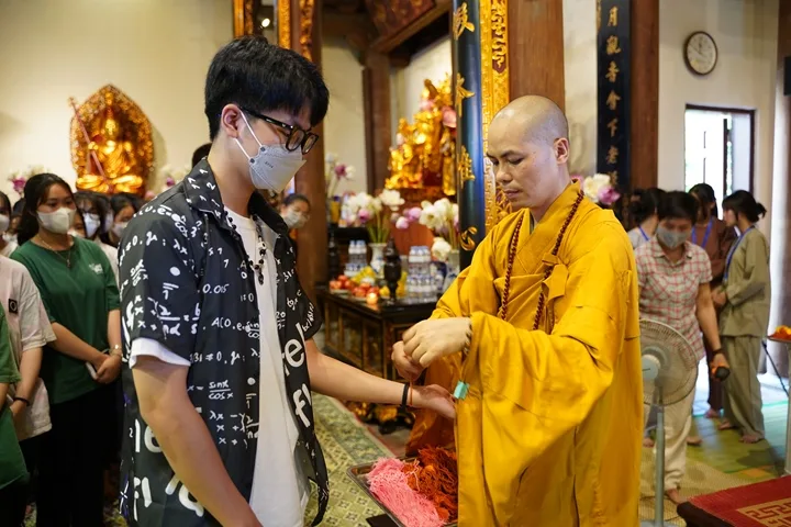 Lễ cầu nguyện và tư vấn mùa thi tại chùa Quan Âm – Hà Nội