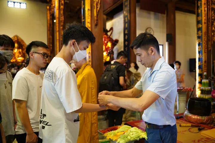 Lễ cầu nguyện và tư vấn mùa thi tại chùa Quan Âm – Hà Nội