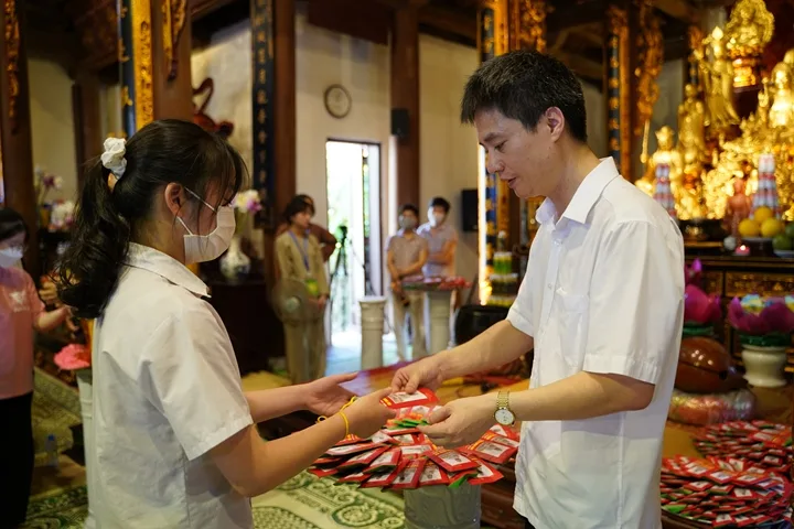 Lễ cầu nguyện và tư vấn mùa thi tại chùa Quan Âm – Hà Nội