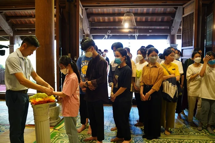 Lễ cầu nguyện và tư vấn mùa thi tại chùa Quan Âm – Hà Nội
