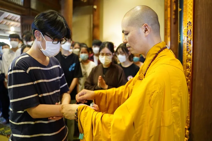 Lễ cầu nguyện và tư vấn mùa thi tại chùa Quan Âm – Hà Nội