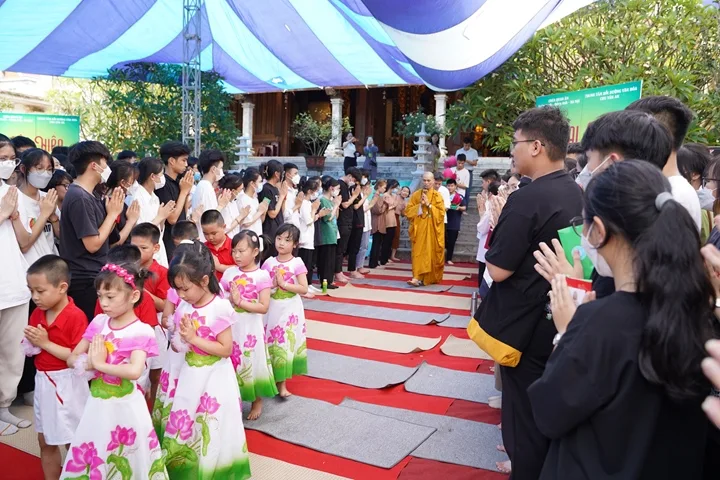 Lễ cầu nguyện và tư vấn mùa thi tại chùa Quan Âm – Hà Nội