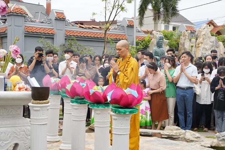 Lễ cầu nguyện và tư vấn mùa thi tại chùa Quan Âm – Hà Nội