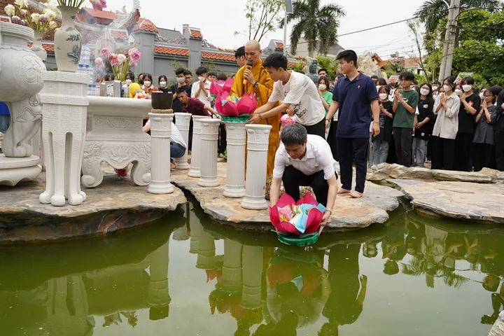Lễ cầu nguyện và tư vấn mùa thi tại chùa Quan Âm – Hà Nội