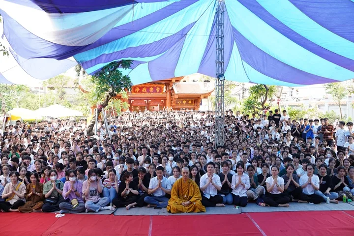 Lễ cầu nguyện và tư vấn mùa thi tại chùa Quan Âm – Hà Nội