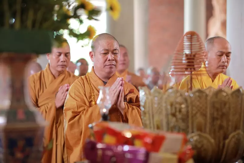 Thượng tọa Thích Thọ Lạc cho biết: “Đức Phật dạy: “Tâm hiếu là tâm Phật, hạnh hiếu là hạnh Phật”, hay “Cha mẹ tại đường như Phật tại thế”.