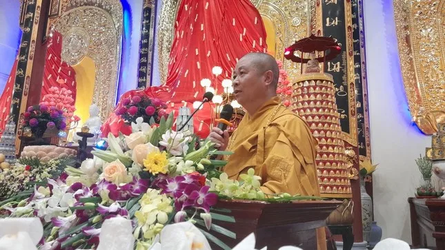 Thượng Tọa Thích Thọ Lạc, Phó ban Thường trực Ban Trị sự GHPGVN tỉnh Nghệ An thông qua báo cáo quá trình xây dựng