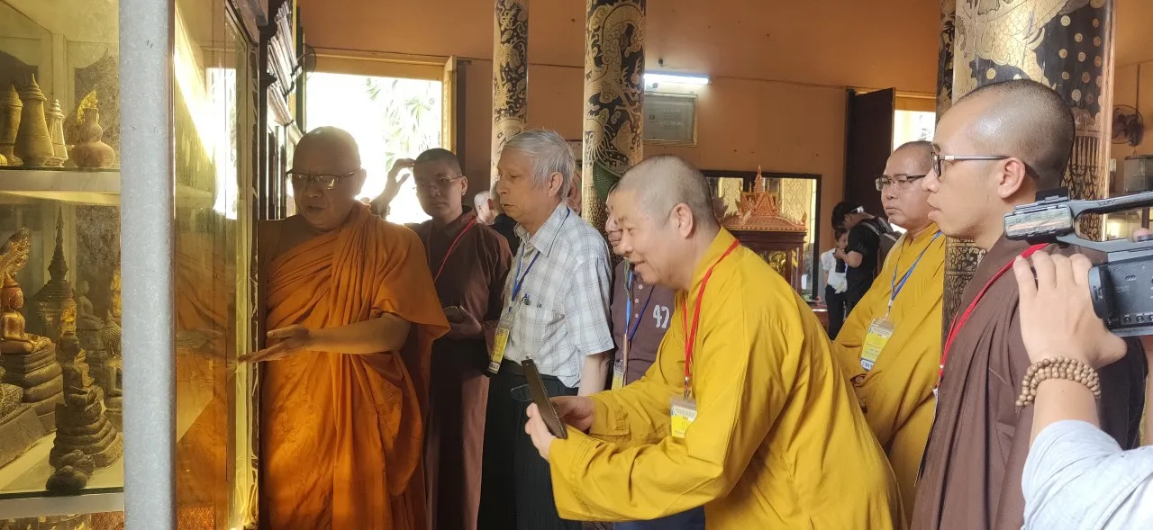 Ngày thứ tư đoàn khảo sát kiến trúc phật giáo : Các ngôi chùa ở hai tỉnh Vĩnh Long và Trà Vinh
