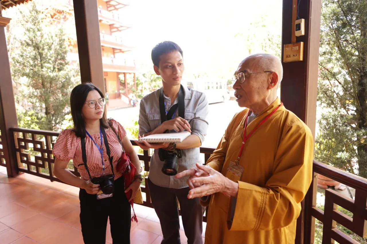 Ngày thứ tư đoàn khảo sát kiến trúc phật giáo : Các ngôi chùa ở hai tỉnh Vĩnh Long và Trà Vinh