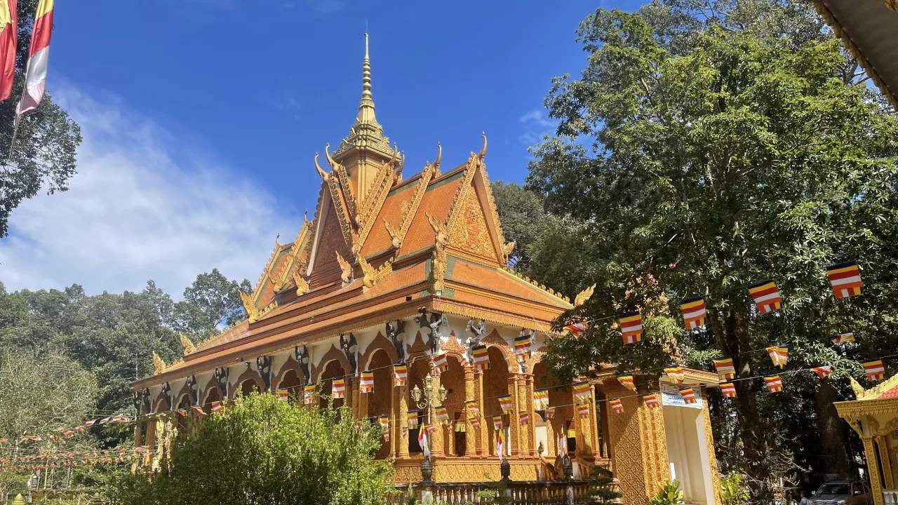 Ngày thứ tư đoàn khảo sát kiến trúc phật giáo : Các ngôi chùa ở hai tỉnh Vĩnh Long và Trà Vinh