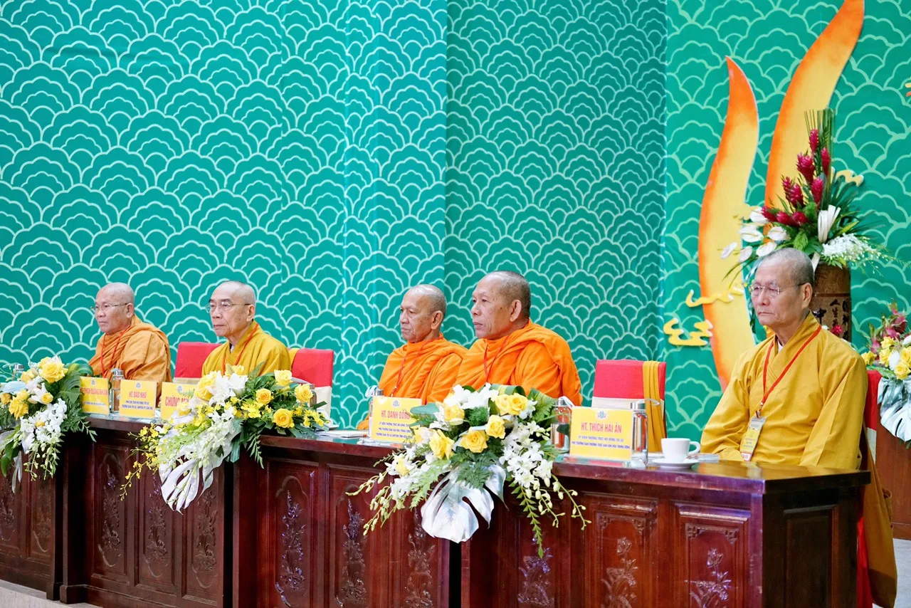 Đoàn Khảo sát Kiến trúc Phật giáo làm việc tại Kiên Giang, chiều cùng ngày tổ chức tọa đàm "Kiến Trúc Phật Giáo Việt nam".