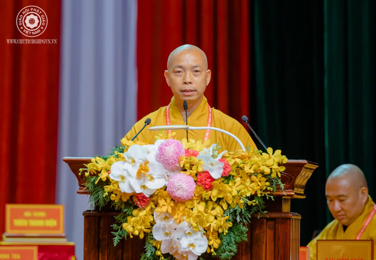 Thượng tọa Thích Quang Thạnh dẫn chương trình phiên trù bị
