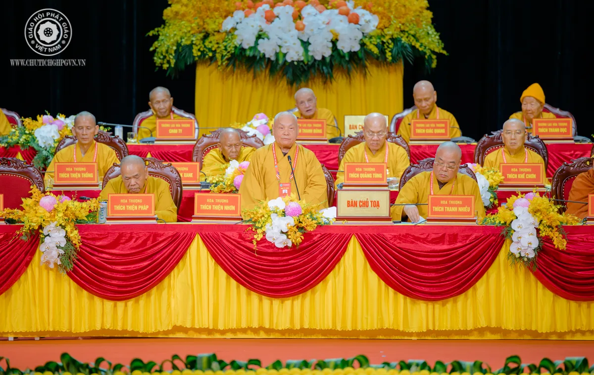 Hòa thượng Chủ tịch điều hành Đại hội