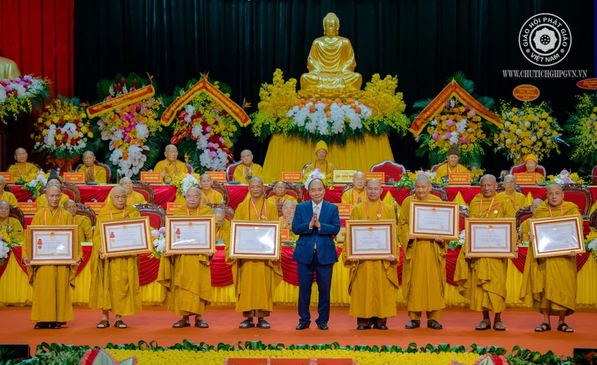 Chủ tịch nước trao tặng Huân chương lao động hạng II và III đến các tập thể và cá nhận thuộc GHPGVN