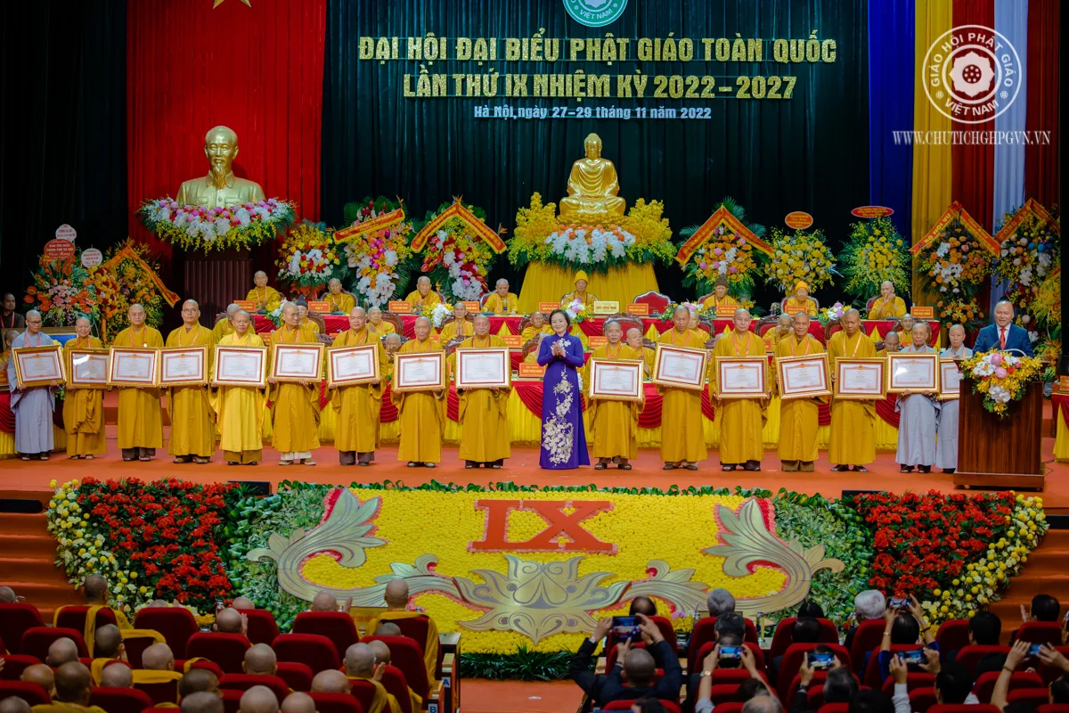 Đón nhân Bằng khen của Thủ tướng Chính Phủ
