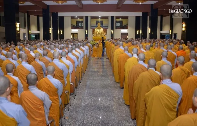 Hơn 1.000 Tăng Ni sinh viên đã đến chùa Huê Nghiêm đảnh lễ Đức Đệ tứ Pháp chủ GHPGVN