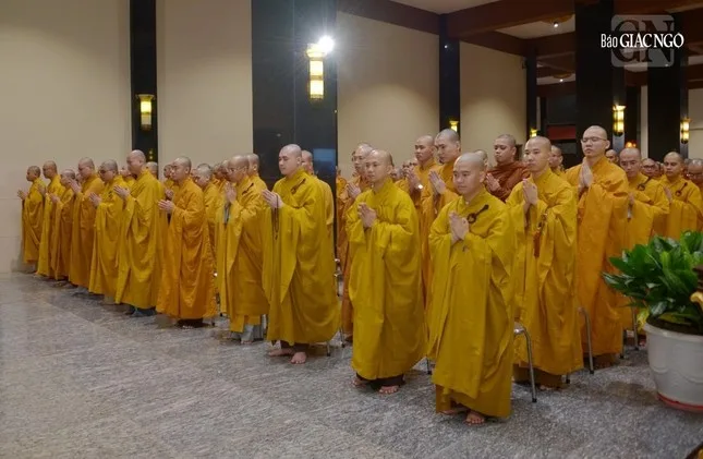 Hàng ngàn Tăng Ni, Phật tử dự lễ Khánh đản Đức Phật A Di Đà tại chùa Huê Nghiêm