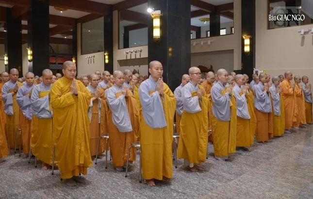 Hàng ngàn Tăng Ni, Phật tử dự lễ Khánh đản Đức Phật A Di Đà tại chùa Huê Nghiêm