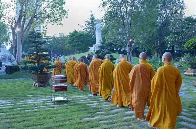 Hàng ngàn Tăng Ni, Phật tử dự lễ Khánh đản Đức Phật A Di Đà tại chùa Huê Nghiêm
