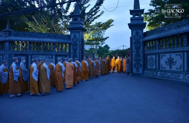 Hàng ngàn Tăng Ni, Phật tử dự lễ Khánh đản Đức Phật A Di Đà tại chùa Huê Nghiêm