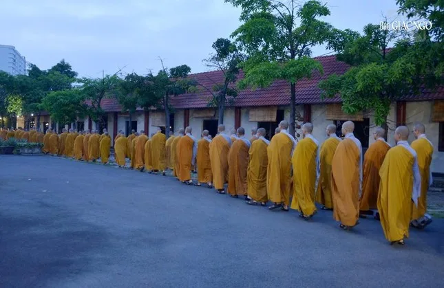 Hàng ngàn Tăng Ni, Phật tử dự lễ Khánh đản Đức Phật A Di Đà tại chùa Huê Nghiêm