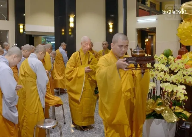 Hàng ngàn Tăng Ni, Phật tử dự lễ Khánh đản Đức Phật A Di Đà tại chùa Huê Nghiêm
