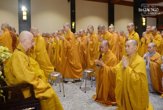 Hàng ngàn Tăng Ni, Phật tử dự lễ Khánh đản Đức Phật A Di Đà tại chùa Huê Nghiêm