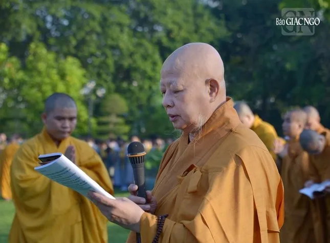Hàng ngàn Tăng Ni, Phật tử dự lễ Khánh đản Đức Phật A Di Đà tại chùa Huê Nghiêm