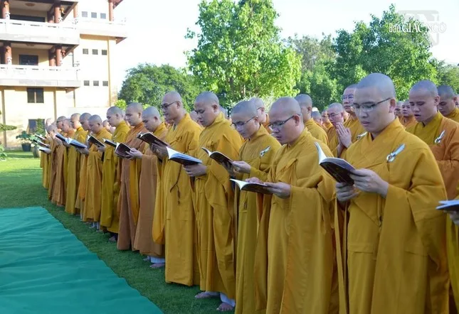 Hàng ngàn Tăng Ni, Phật tử dự lễ Khánh đản Đức Phật A Di Đà tại chùa Huê Nghiêm