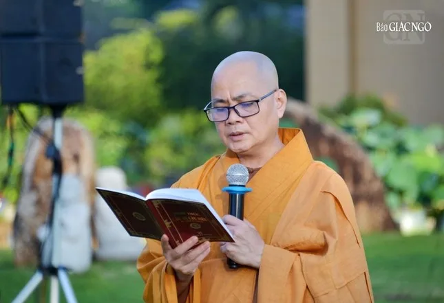 Hàng ngàn Tăng Ni, Phật tử dự lễ Khánh đản Đức Phật A Di Đà tại chùa Huê Nghiêm