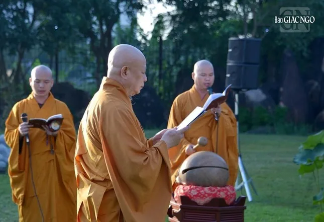Hàng ngàn Tăng Ni, Phật tử dự lễ Khánh đản Đức Phật A Di Đà tại chùa Huê Nghiêm
