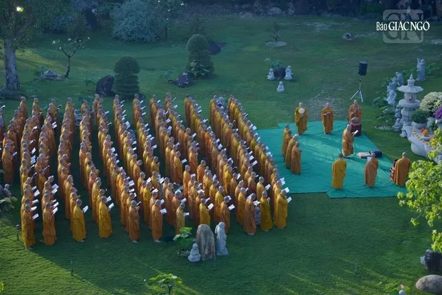 Hàng ngàn Tăng Ni, Phật tử dự lễ Khánh đản Đức Phật A Di Đà tại chùa Huê Nghiêm
