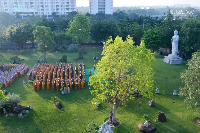 Hàng ngàn Tăng Ni, Phật tử dự lễ Khánh đản Đức Phật A Di Đà tại chùa Huê Nghiêm
