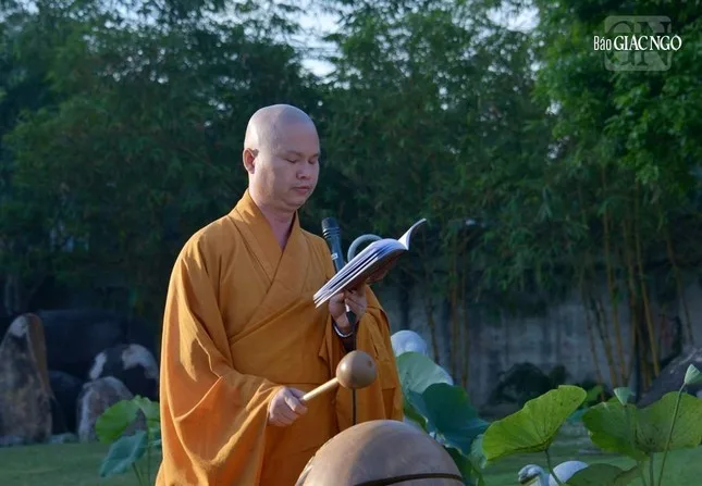 Hàng ngàn Tăng Ni, Phật tử dự lễ Khánh đản Đức Phật A Di Đà tại chùa Huê Nghiêm