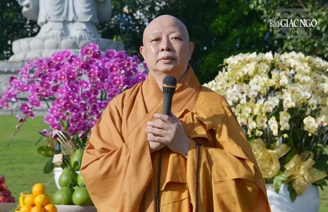 Hàng ngàn Tăng Ni, Phật tử dự lễ Khánh đản Đức Phật A Di Đà tại chùa Huê Nghiêm