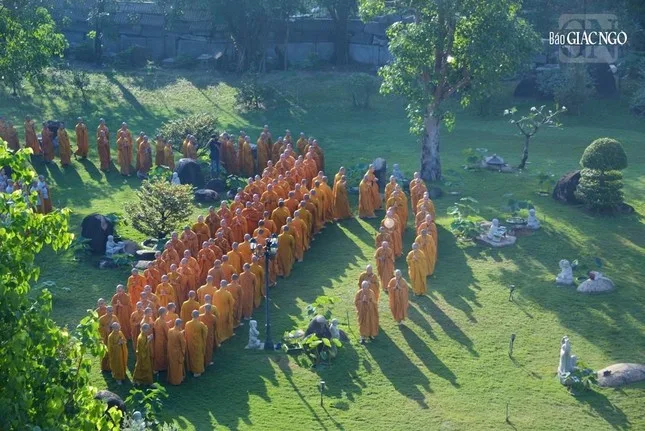 Hàng ngàn Tăng Ni, Phật tử dự lễ Khánh đản Đức Phật A Di Đà tại chùa Huê Nghiêm