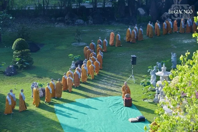 Hàng ngàn Tăng Ni, Phật tử dự lễ Khánh đản Đức Phật A Di Đà tại chùa Huê Nghiêm