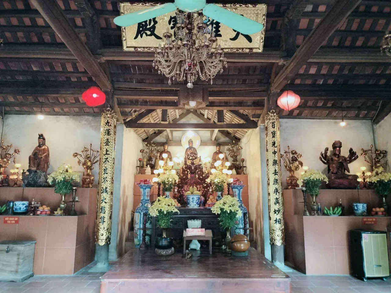 Ban thờ Tổ Man Nương