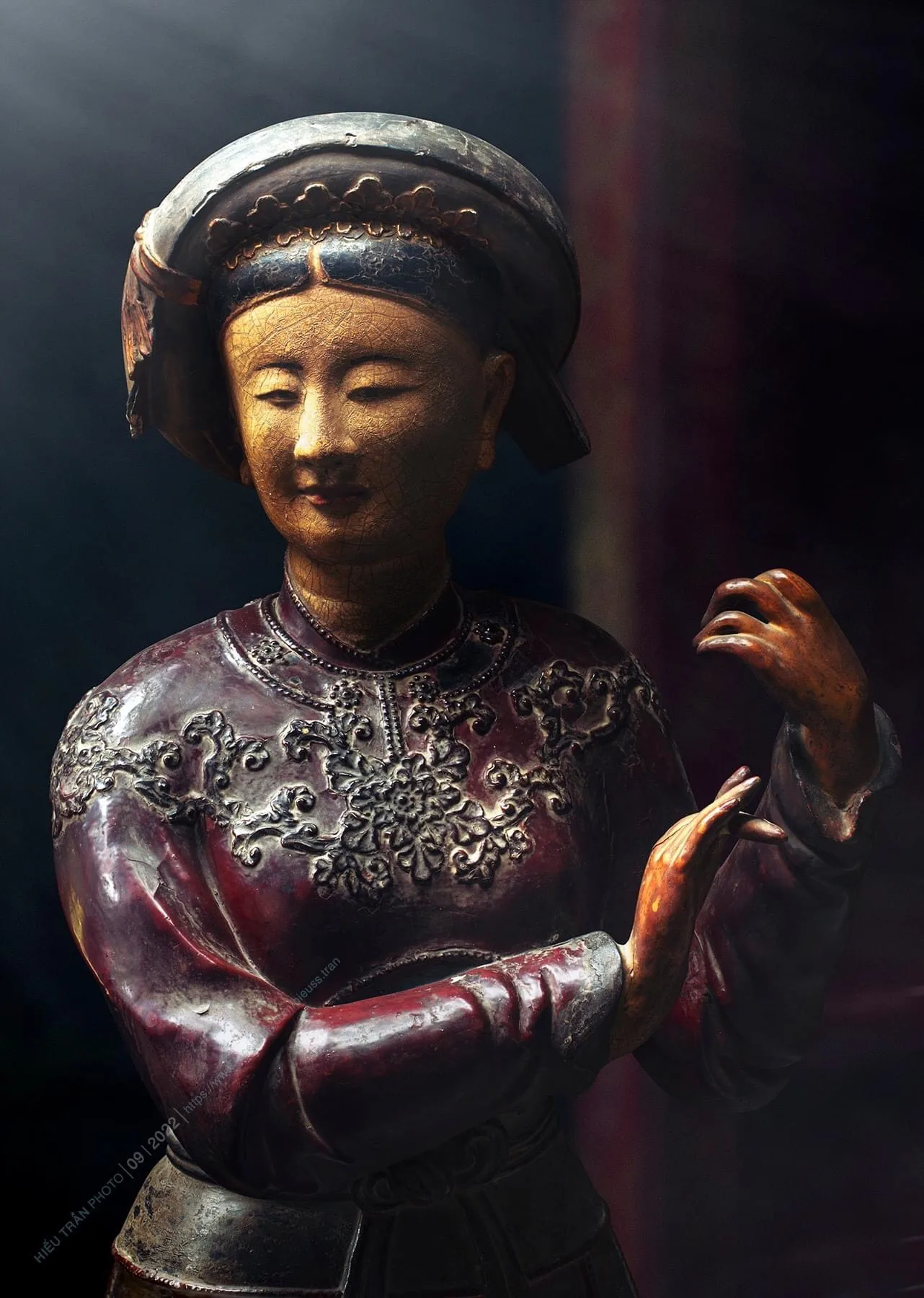 Tượng Ngọc nữ Chùa Dâu