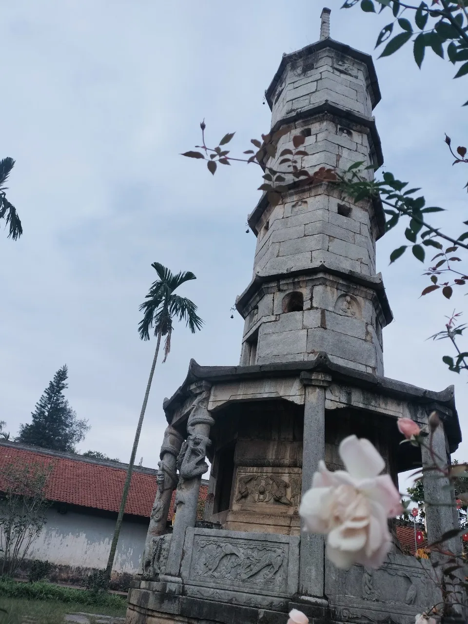 Tháp Bút chùa Bút Tháp