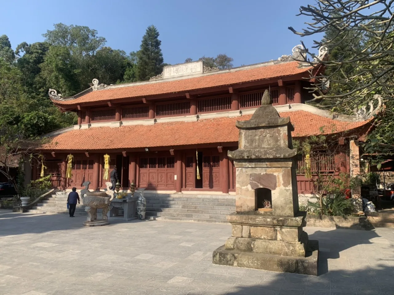 Chánh điện chùa Thanh Mai