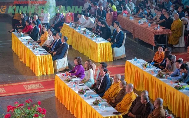 Lễ khai mạc với sự tham dự của lãnh đạo các Bộ, ban ngành Trung ương, lãnh đạo thành phố cùng đông đảo quý chư tôn đức tăng, ni, bà con đạo hữu, phật tử, du khách và người dân thành phố.