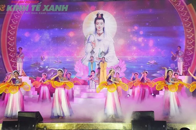 Lễ hội năm nay có nhiều chương trình nghệ thuật phục vụ người dân, du khách trong các đêm diễn ra lễ hội.