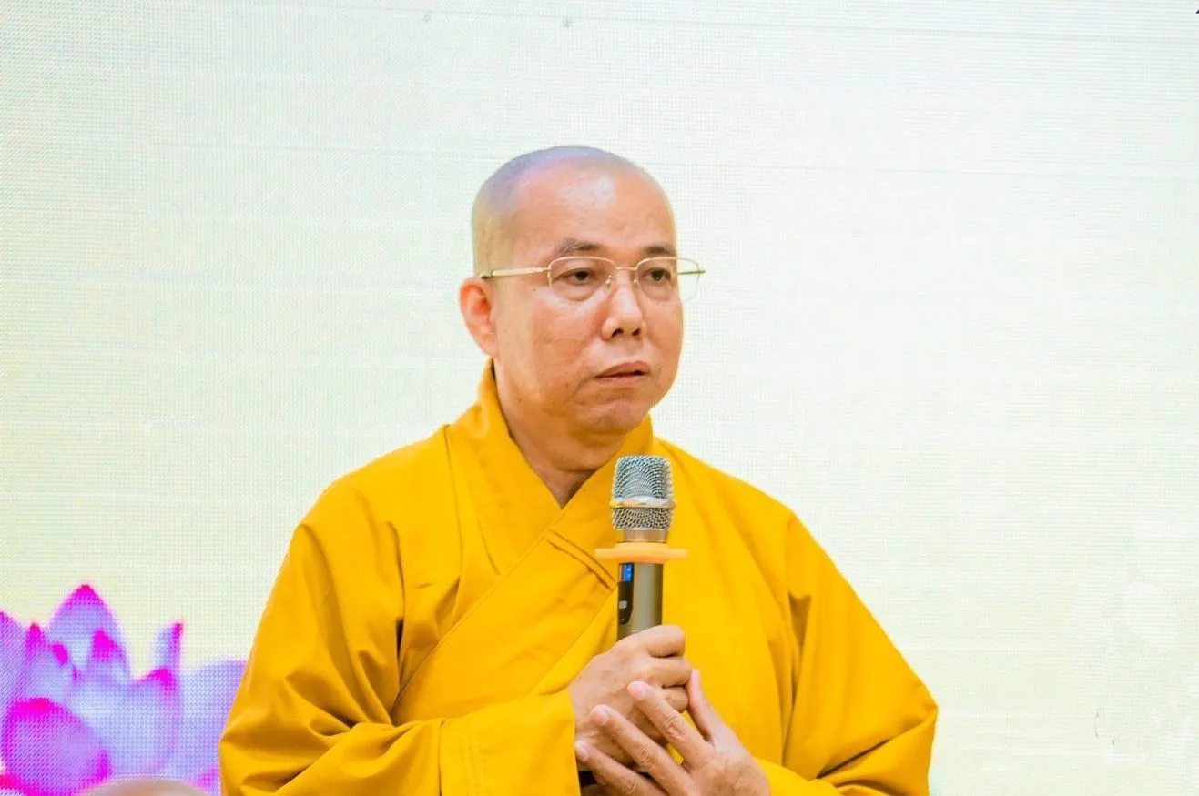 TT. Thích Giác Nghi thay mặt BTS PG tỉnh đón đoàn và là tỉnh miền Tây đầu tiên ký kết lan toả đề án