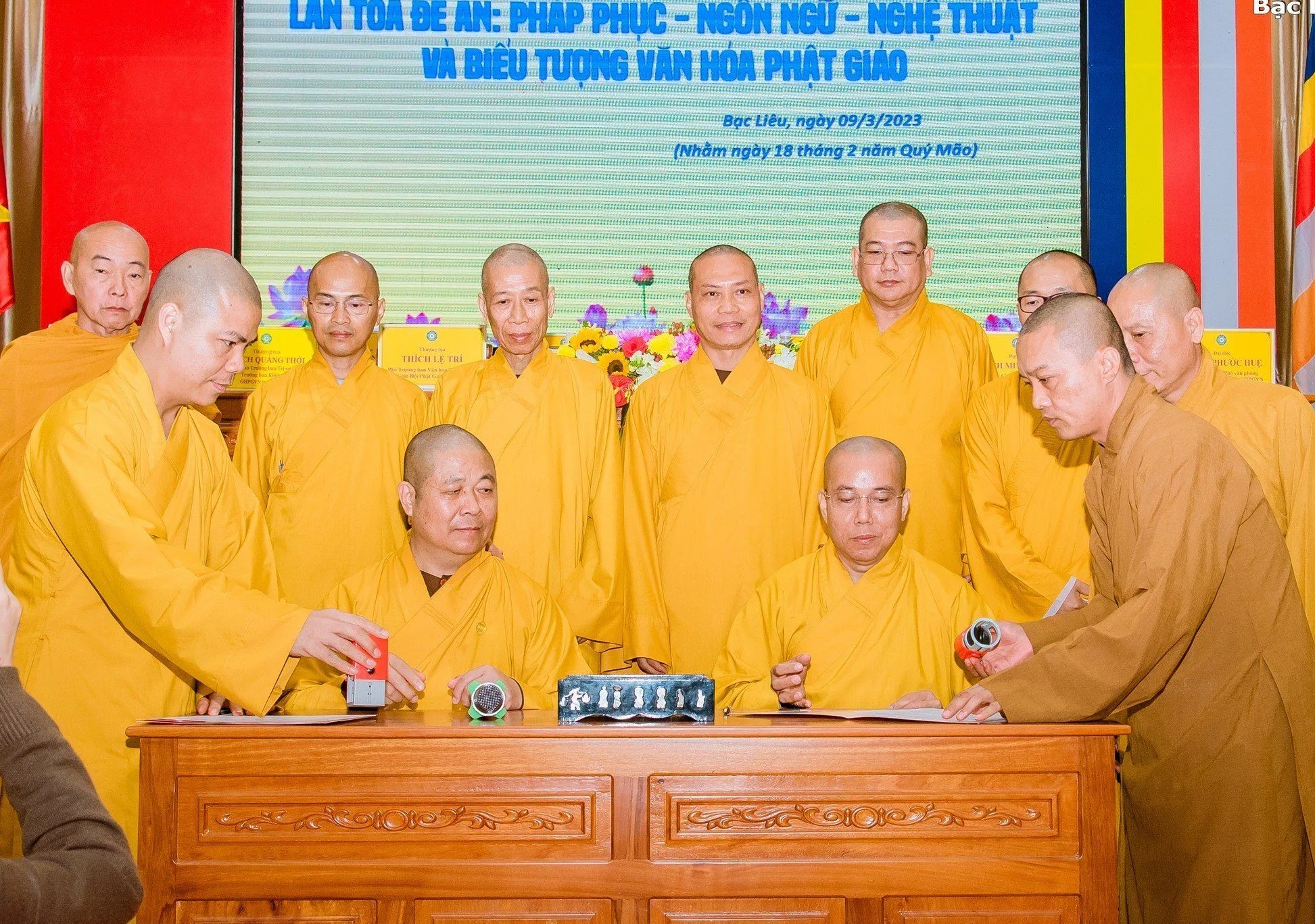 HT. Thích Thọ Lạc và TT. Thích Giác Nghi ký biên bản hợp tác