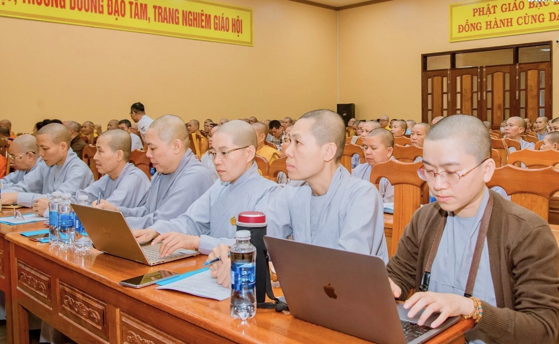 Chư Tôn đức Ni tham dự