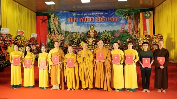 Ban Trị sự GHPGVN tỉnh Lai Châu mừng khánh đản Đức Thế Tôn và trao quyết định chuẩn y nhân sự Ban Văn hoá tỉnh nhiệm kỳ III (2022-2027)