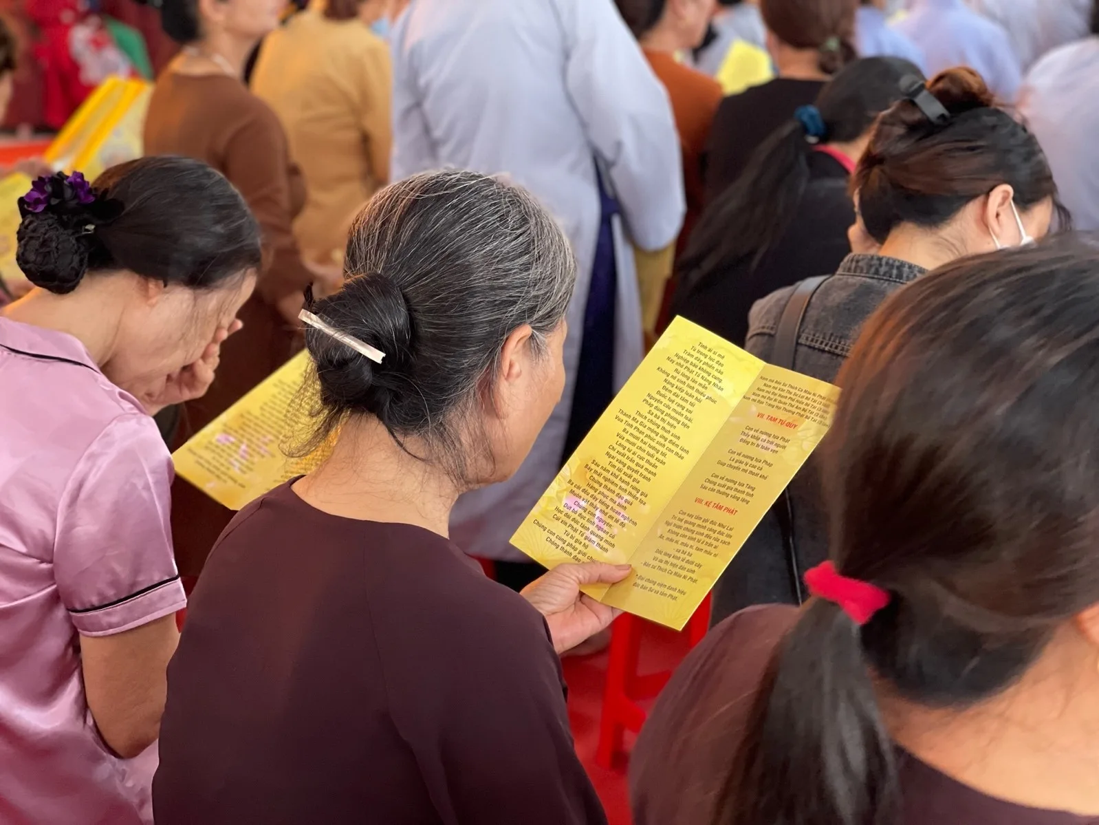 Ban Trị sự GHPGVN tỉnh Lai Châu mừng khánh đản Đức Thế Tôn và trao quyết định chuẩn y nhân sự Ban Văn hoá tỉnh nhiệm kỳ III (2022-2027)