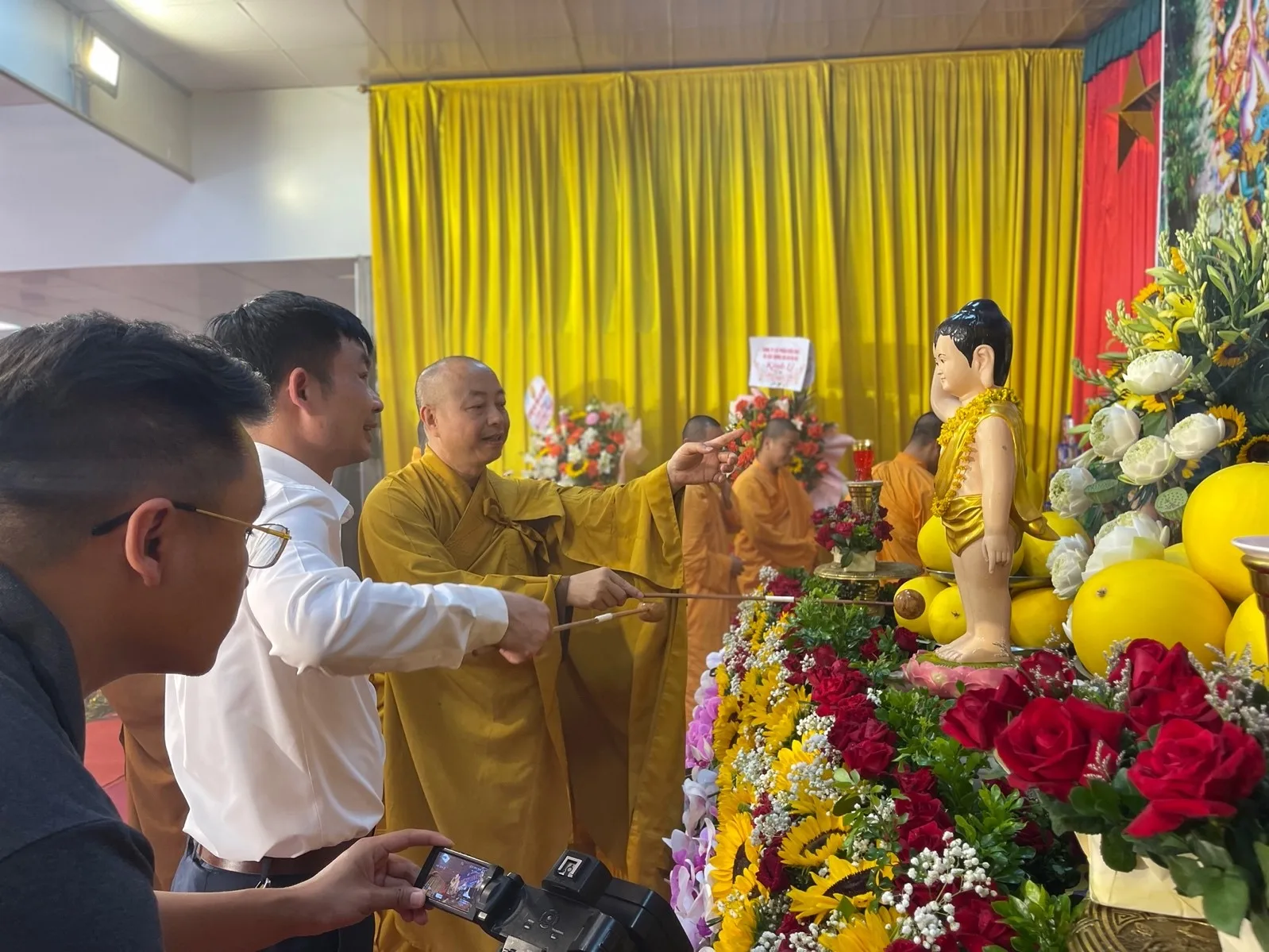 Ban Trị sự GHPGVN tỉnh Lai Châu mừng khánh đản Đức Thế Tôn và trao quyết định chuẩn y nhân sự Ban Văn hoá tỉnh nhiệm kỳ III (2022-2027)