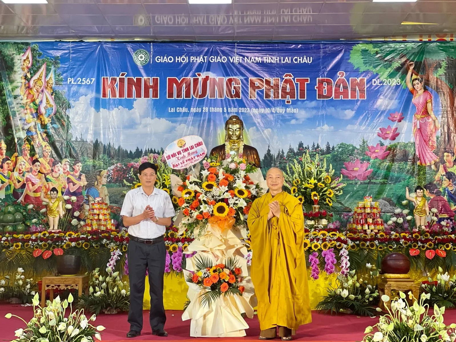 Ban Trị sự GHPGVN tỉnh Lai Châu mừng khánh đản Đức Thế Tôn và trao quyết định chuẩn y nhân sự Ban Văn hoá tỉnh nhiệm kỳ III (2022-2027)